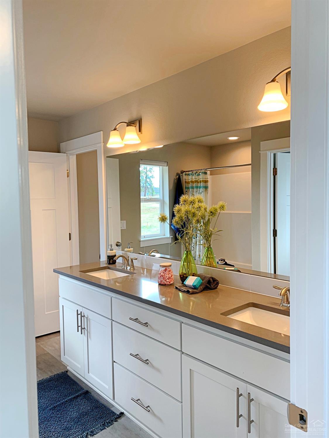 SaddleStone - Residential