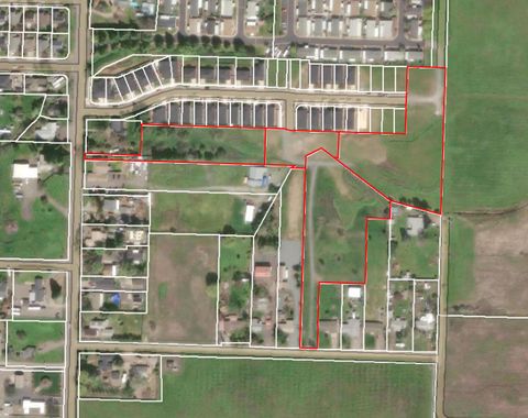 Photo of Kings Highway, Medford, OR 97501 (MLS # 220212279)