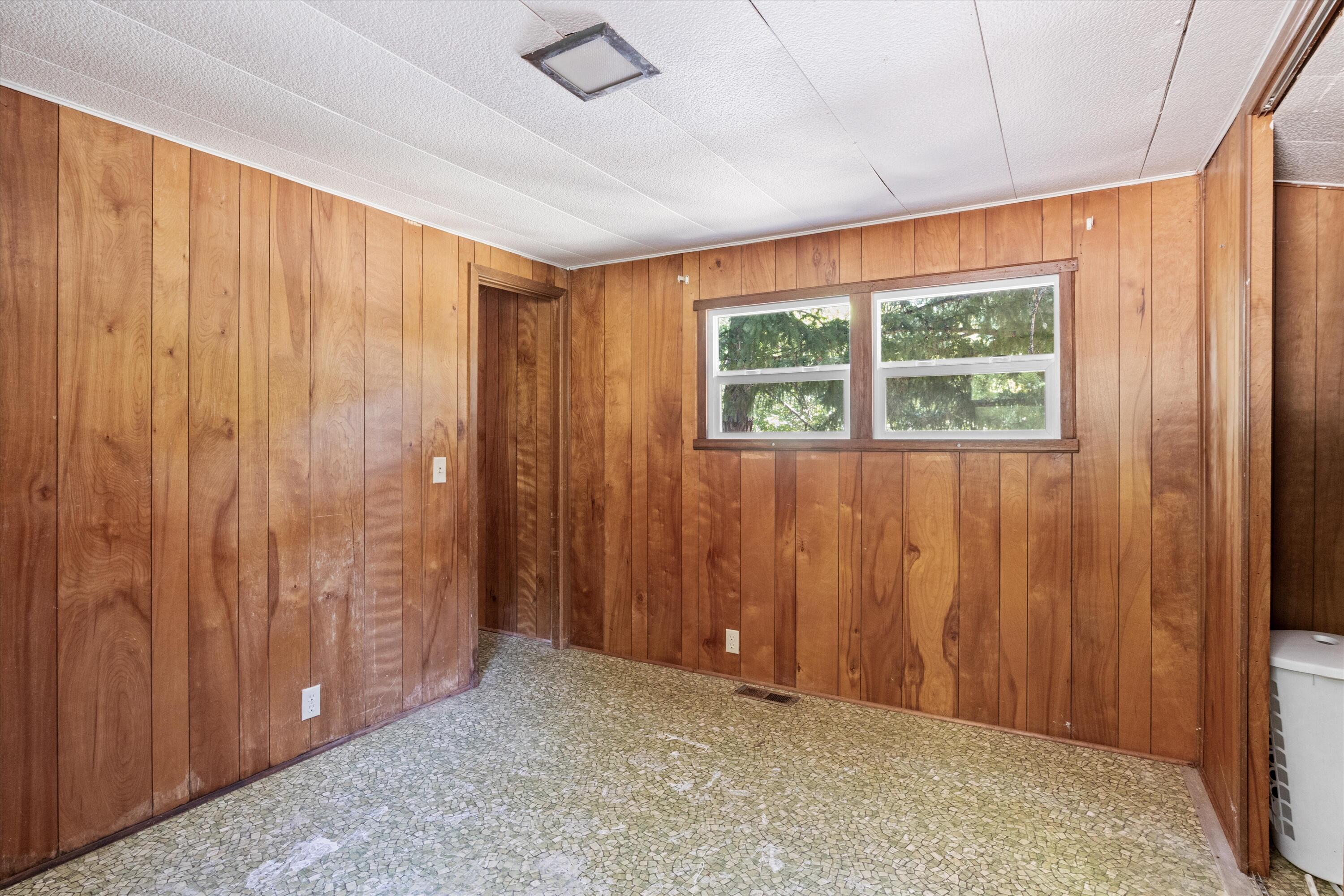 Glendale, Tow NOf Julia - Residential