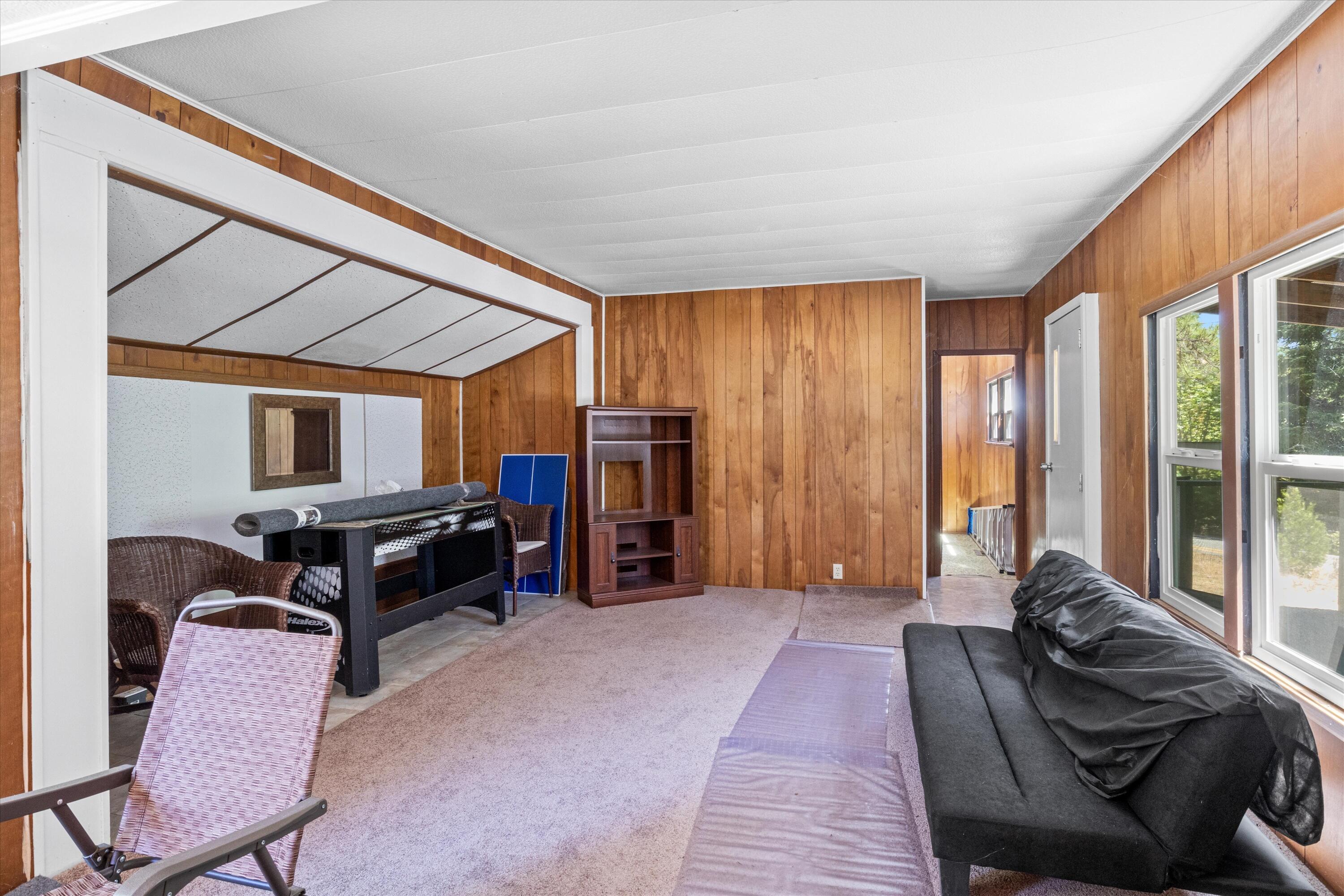 Glendale, Tow NOf Julia - Residential