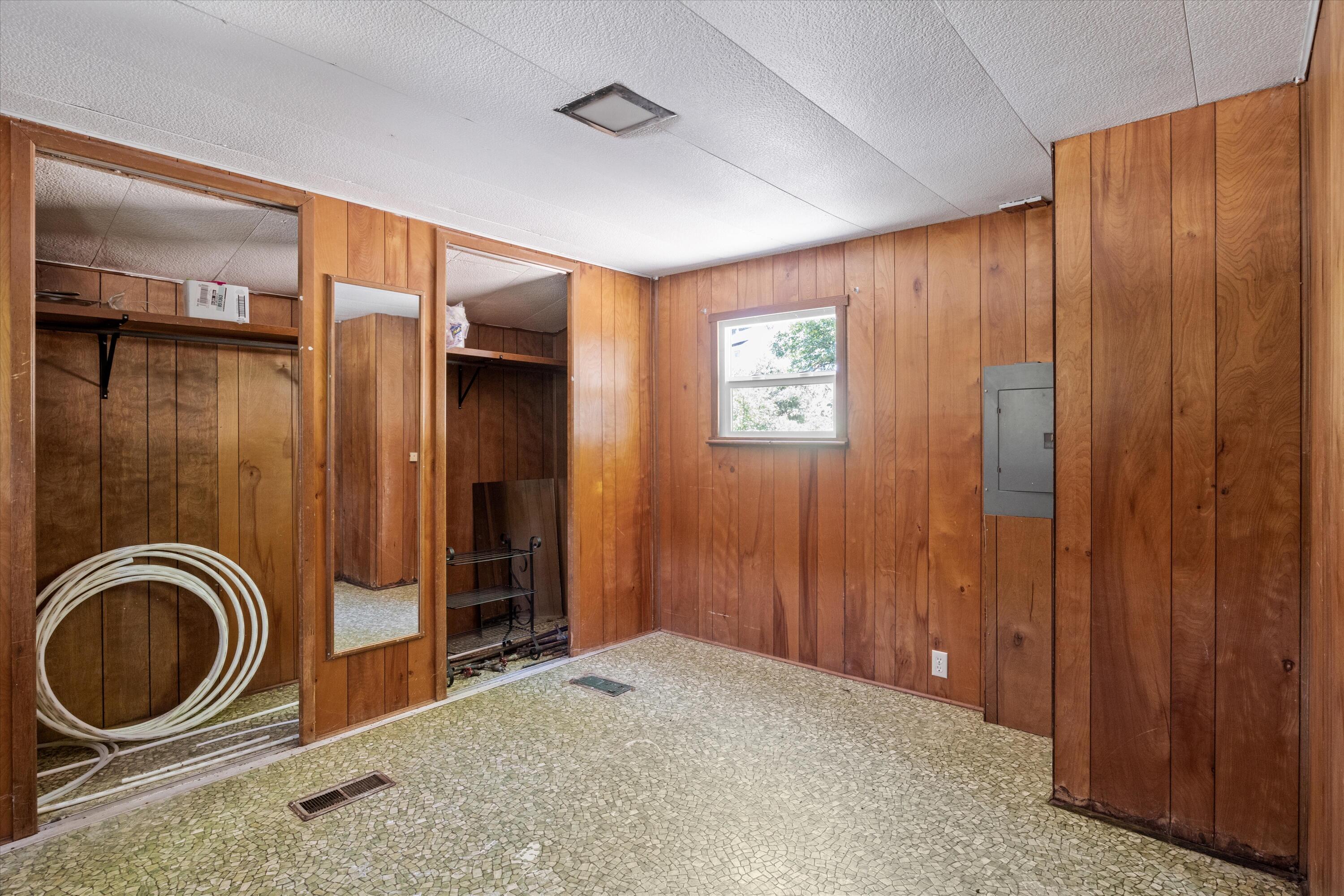 Glendale, Tow NOf Julia - Residential