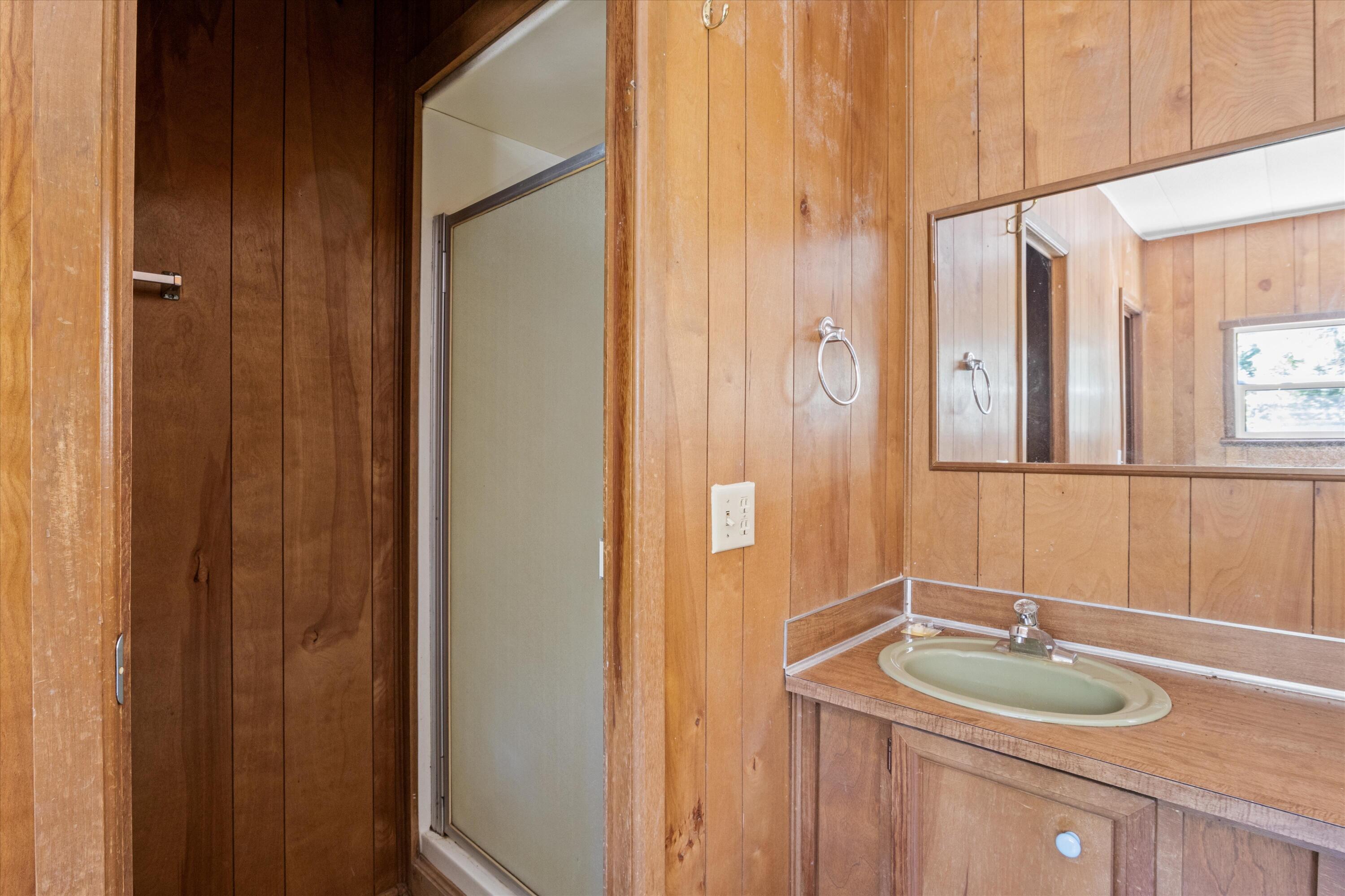 Glendale, Tow NOf Julia - Residential