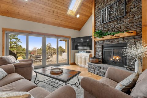 Tiny photo for 179 Highland Meadow Loop, Redmond, OR 97756 (MLS # 220211845)