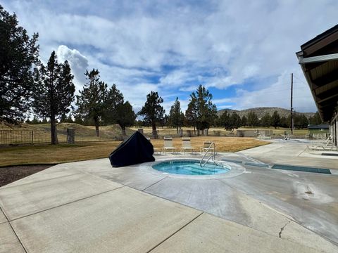 Tiny photo for 179 Highland Meadow Loop, Redmond, OR 97756 (MLS # 220211845)