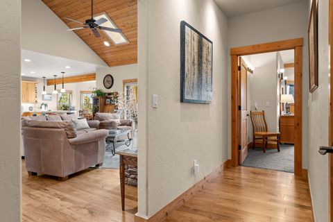 Tiny photo for 179 Highland Meadow Loop, Redmond, OR 97756 (MLS # 220211845)