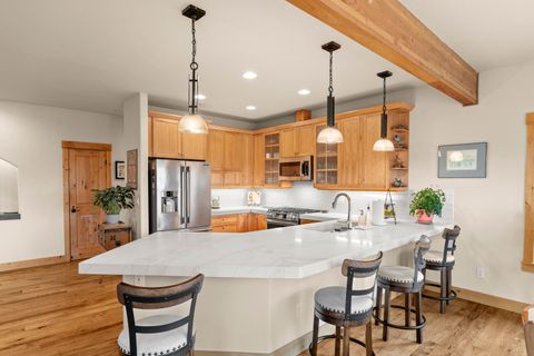 Tiny photo for 179 Highland Meadow Loop, Redmond, OR 97756 (MLS # 220211845)