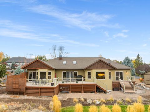 Tiny photo for 179 Highland Meadow Loop, Redmond, OR 97756 (MLS # 220211845)