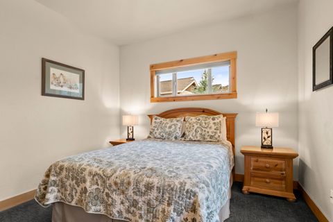 Tiny photo for 179 Highland Meadow Loop, Redmond, OR 97756 (MLS # 220211845)