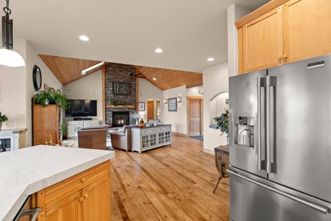 Tiny photo for 179 Highland Meadow Loop, Redmond, OR 97756 (MLS # 220211845)