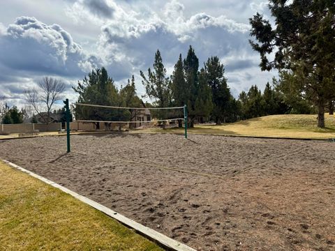 Tiny photo for 179 Highland Meadow Loop, Redmond, OR 97756 (MLS # 220211845)