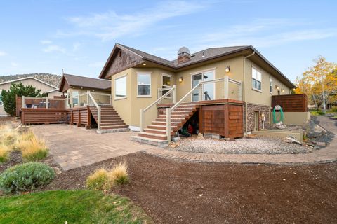 Tiny photo for 179 Highland Meadow Loop, Redmond, OR 97756 (MLS # 220211845)