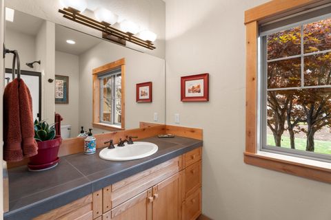 Tiny photo for 179 Highland Meadow Loop, Redmond, OR 97756 (MLS # 220211845)