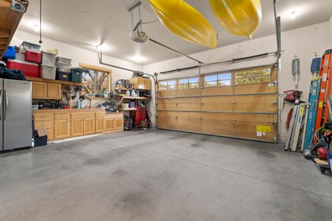 Tiny photo for 179 Highland Meadow Loop, Redmond, OR 97756 (MLS # 220211845)