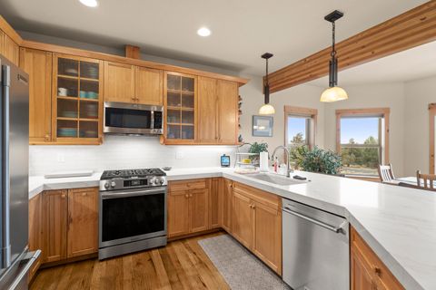 Tiny photo for 179 Highland Meadow Loop, Redmond, OR 97756 (MLS # 220211845)