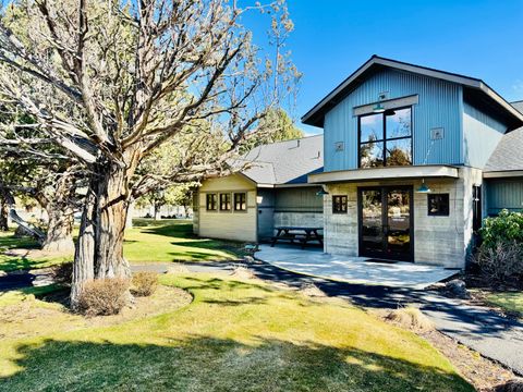 Tiny photo for 179 Highland Meadow Loop, Redmond, OR 97756 (MLS # 220211845)