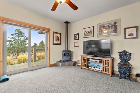 Tiny photo for 179 Highland Meadow Loop, Redmond, OR 97756 (MLS # 220211845)