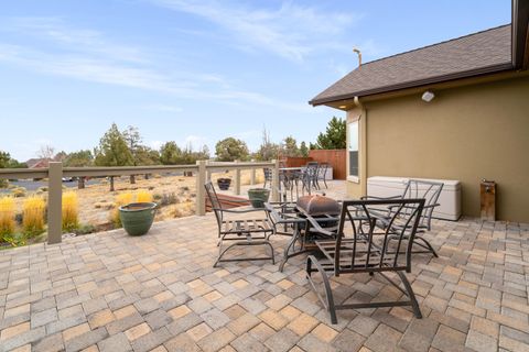 Tiny photo for 179 Highland Meadow Loop, Redmond, OR 97756 (MLS # 220211845)