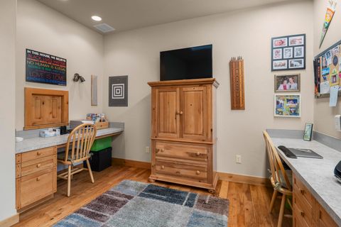 Tiny photo for 179 Highland Meadow Loop, Redmond, OR 97756 (MLS # 220211845)