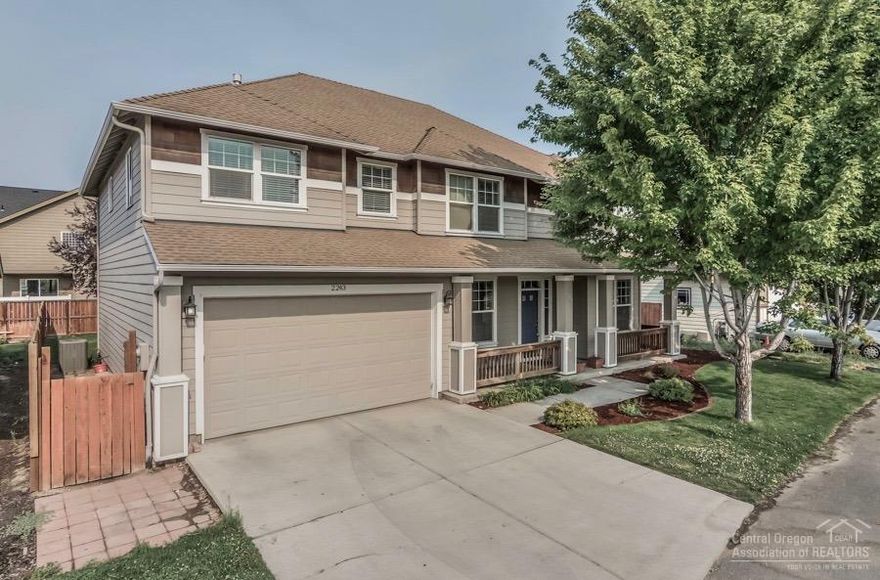 Beautiful 4 Bdrm home in NE Redmond! Optimal floor-plan w/ front office & formal dining/sitting area upon entry. Lots of extra spaces to be creative with! Corner gas fireplace in family room, Kitchen w/tile counters & backsplash, SS appliances, & large island. Upstairs has large bonus, mstr bdrm w/walk in closet, master bath w/dbl sinks, soaking tub, & shower! Utility room & 3 more bdrms upstairs. Fenced backyard w/in-ground sprinklers, water/sewer included in HOA! Clean, well maintained & ready to move in!