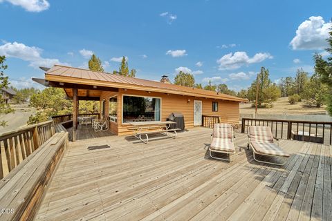 Photo of 12417 SE Vista Loop, Prineville, OR 97754 (MLS # 220225904)