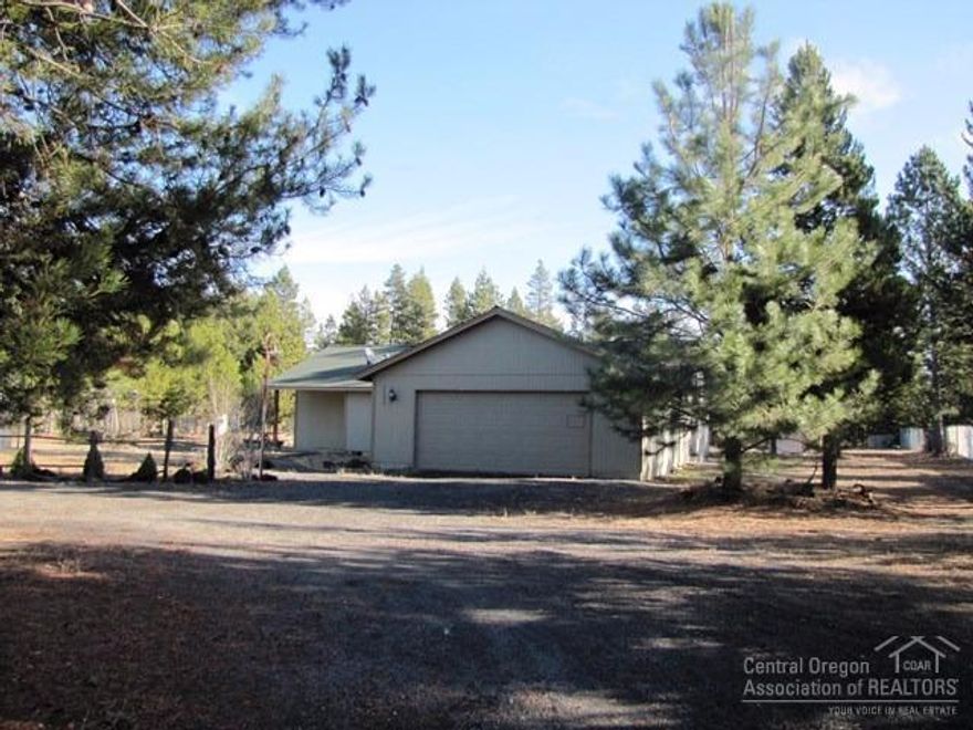 Super cute, single-level home on 1 acre. Features a great room floor plan with vaulted ceilings and ceiling fans. 2 bedrooms on each end of the house, and 2 full baths. Kitchen with breakfast bar and a dining area. Over-sized attached 2 car garage and circular driveway, plus storage shed. Surrounded by trees for lots of privacy and just minutes from town! This is a Fannie Mae Homepath property.