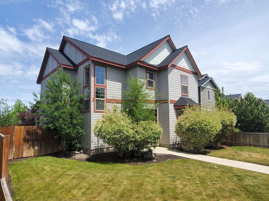 Located in desirable NW Redmond, this home has easy access to everything! Schools, parks, and shopping are a minute or two away. This comfortable 3 bedroom, 2.5 bath home has hardwood floors,
marble counter tops, and beautiful tile backsplashes. With 2,072 s.f., the home has room for everyone. The Primary Suite has a wonderful bath with a soaking tub and a walk-in closet. The kitchen has plenty of storage, the mature yard with deck/patio is fenced ,and the attached garage has room for your toys. If
you've been thinking about making the move to Central Oregon, Redmond is a great choice. Ideally located between the Cascade Mountains to the west and the High Desert to the east, recreational
opportunities are at your fingertips. Call today for a private showing.