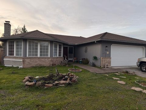 Tiny photo for 2451 Powell Street, Medford, OR 97504 (MLS # 220212807)