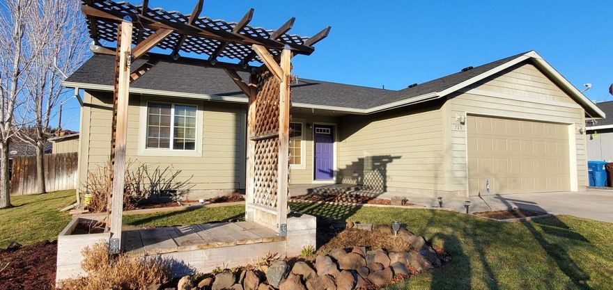 This is the home you have been waiting for! Darling home at last year's prices! Very popular open floor plan with vaulted ceiling in main living area. Main bedroom is split from other 2. Sliding glass doors open onto covered patio. Roomy corner lot, nicely landscaped with fenced back yard. Sprinklers front and back and large 12'x24' storage shed are major pluses. All this at an incredible price. Don't wait! This one is going fast!