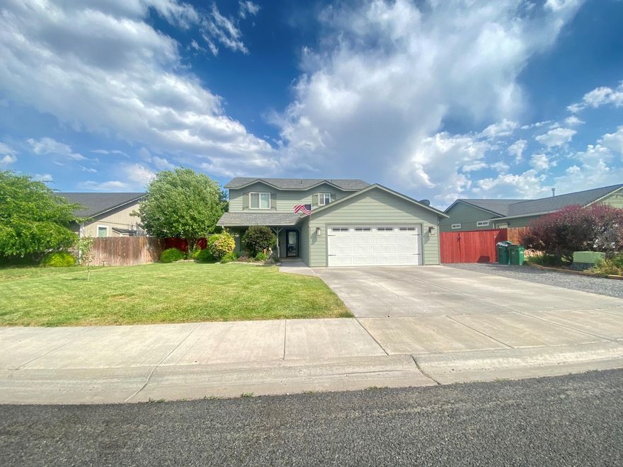 This 3 bedroom/2.5 bath is located in a quiet neighborhood. The open floor plan with gorgeous engineered hardwood is great for family gatherings. The kitchen has solid surface granite counters, with a large island for added counter space. The bedrooms and 2 baths are located upstairs, there is an impressive main bedroom with vaulted ceilings and a luxurious on suite bath. There is plenty of space outdoors for your RV or boat, a shed for additional storage. The back patio with view of Olene Gap is the perfect spot for morning coffee and watching the sunrise. Make your appointment today!