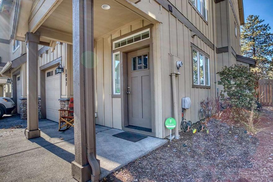 Great convenient location! Close to Old Mill, Fred Meyers, restaurants, trail systems and dog park. Beautifully finished with flooring upgrades, custom cabinets, and quartz counters. Entertainers dream, with open great room and third level loft. Such a great home in a wonderful location. &nbsp;Light and bright with views of the mountains from second and third story! Come make this your home, perfect for any buyer.<div><br></div>