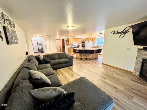 Tiny photo for 3028 SW Indian Place, Redmond, OR 97756 (MLS # 220223910)