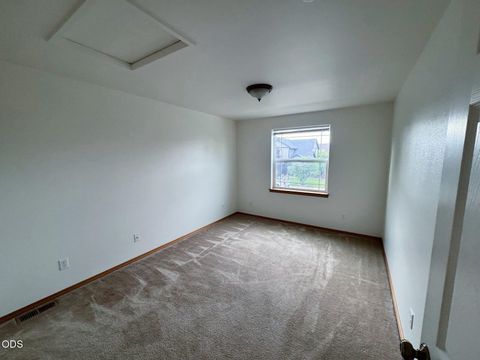 Tiny photo for 3028 SW Indian Place, Redmond, OR 97756 (MLS # 220223910)