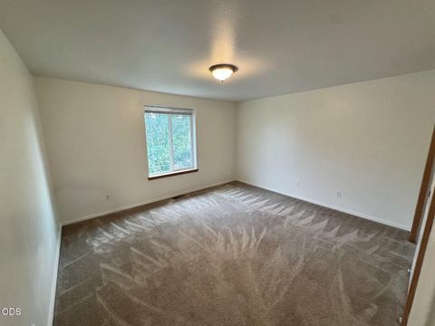Tiny photo for 3028 SW Indian Place, Redmond, OR 97756 (MLS # 220223910)