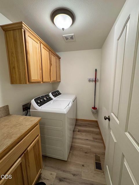 Tiny photo for 3028 SW Indian Place, Redmond, OR 97756 (MLS # 220223910)