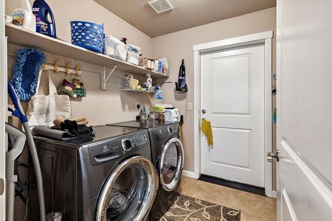 Tiny photo for 335 Meadow Slope Drive, Talent, OR 97540 (MLS # 220210882)