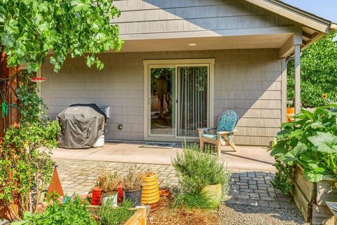 Tiny photo for 335 Meadow Slope Drive, Talent, OR 97540 (MLS # 220210882)