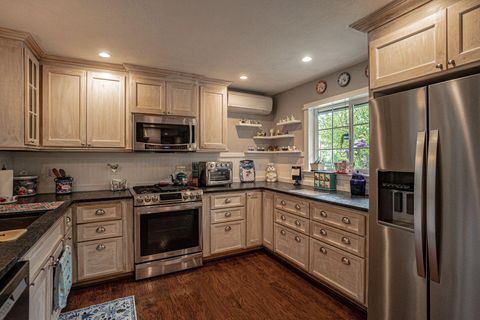 Tiny photo for 1203 4th Avenue, Gold Hill, OR 97525 (MLS # 220219560)