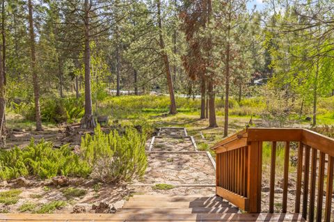 Tiny photo for 53531 Kokanee Way, La Pine, OR 97739 (MLS # 220221195)