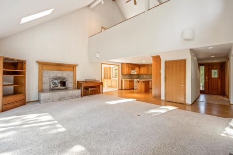 Tiny photo for 53531 Kokanee Way, La Pine, OR 97739 (MLS # 220221195)