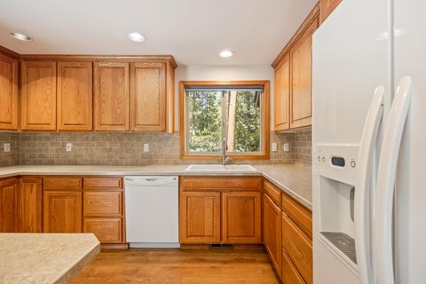 Tiny photo for 53531 Kokanee Way, La Pine, OR 97739 (MLS # 220221195)