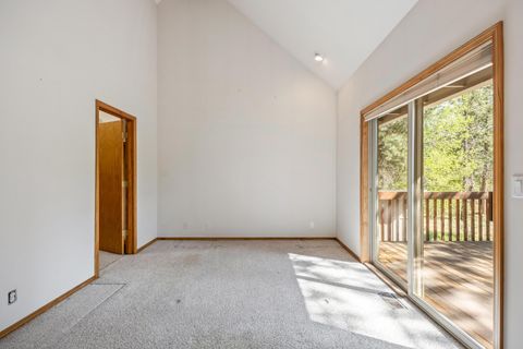 Tiny photo for 53531 Kokanee Way, La Pine, OR 97739 (MLS # 220221195)