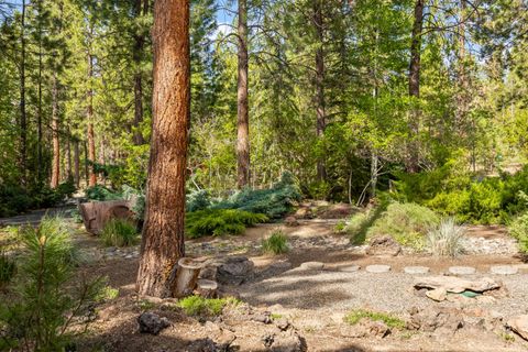 Tiny photo for 53531 Kokanee Way, La Pine, OR 97739 (MLS # 220221195)