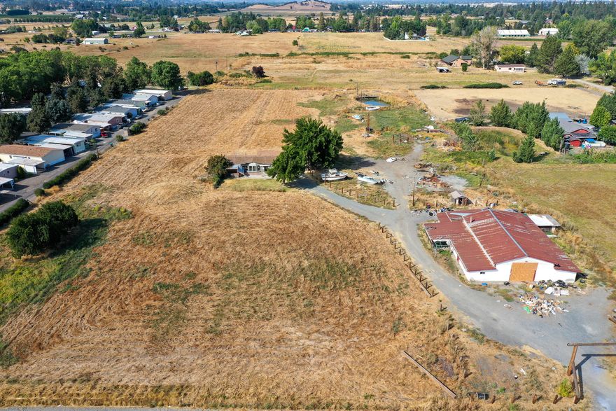 Property close to Jacksonville with a lot of potential. This 6.37 acre lot already has a barn to bring back to its former glory days, bring in your own manufactured home or build the home of your dreams, and plenty of room to make it your own oasis. 

*Please do not enter property without a real estate agent*