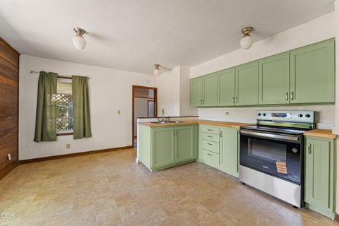 Tiny photo for 1711 SW J Street, Grants Pass, OR 97526 (MLS # 220224413)