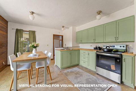 Tiny photo for 1711 SW J Street, Grants Pass, OR 97526 (MLS # 220224413)
