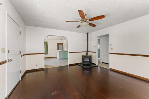 Tiny photo for 1711 SW J Street, Grants Pass, OR 97526 (MLS # 220224413)