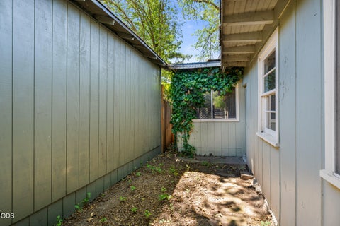 Tiny photo for 1711 SW J Street, Grants Pass, OR 97526 (MLS # 220224413)