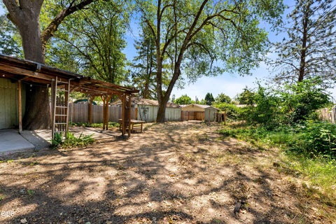 Tiny photo for 1711 SW J Street, Grants Pass, OR 97526 (MLS # 220224413)