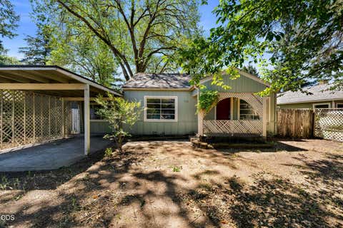 Photo of 1711 SW J Street, Grants Pass, OR 97526 (MLS # 220224413)