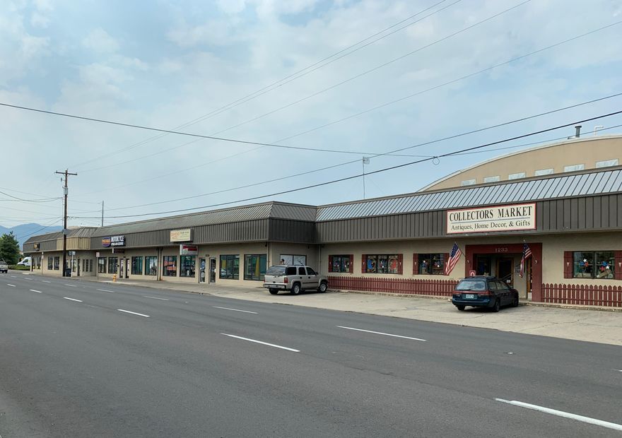 Retail center located between two regional retail centers available for sale.  100% leased.  1229 Court Street is located adjacent the Regency Centers Northgate Marketplace in North Medford, and one block from the Rogue Valley Mall.  Excellent tenancy history, on-site parking and potential for upside in rental growth.  Located at a signalized intersection within 2 minutes of the North Medford Interstate 5 interchange. Cap rate of 7.0% on current rents.  Call listing brokers for offering memorandum.  Please Do Not Disturb Tenants.  Tour by appointment only.